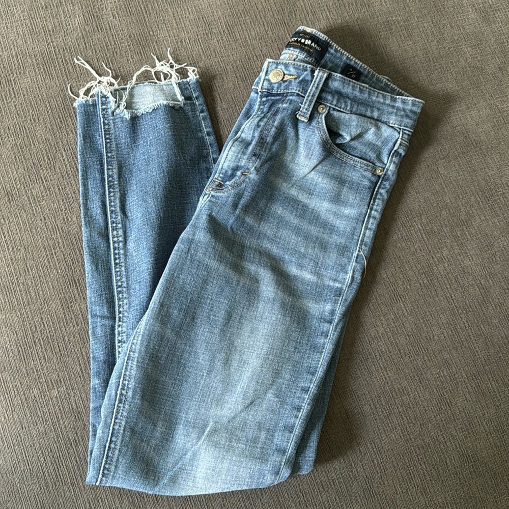 Lucky brand jeans size 4. Distressed ankle area